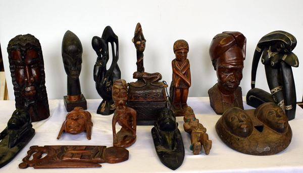 Lotto di quindici sculture, Africa, sec. XX,                              