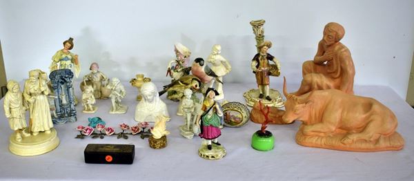 Gruppo di venticinque soprammobili, sec. XX,                                - Asta DIPINTI, MOBILI  E OGGETTI D'ARTE - Poggio Bracciolini Casa d'Aste