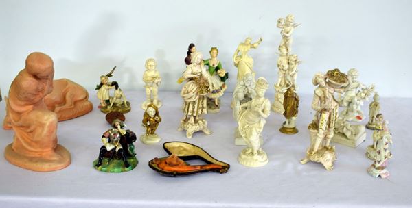 Gruppo di venti soprammobili, sec. XX, tra                                  - Asta DIPINTI, MOBILI  E OGGETTI D'ARTE - Poggio Bracciolini Casa d'Aste