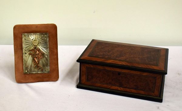 Orologio soprammobile, sec. XX, con mostra&nbsp;&nbsp;&nbsp;&nbsp;&nbsp;&nbsp;&nbsp;&nbsp;&nbsp;&nbsp;&nbsp;&nbsp;&nbsp;&nbsp;&nbsp;&nbsp;&nbsp;&nbsp;&nbsp;&nbsp;&nbsp;&nbsp;&nbsp;&nbsp;&nbsp;&nbsp;&nbsp;&nbsp;&nbsp;&nbsp;&nbsp;&nbsp;