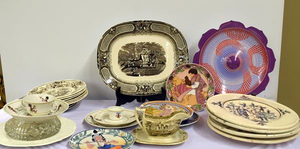 Lotto di ventisette pezzi di stoviglieria, tra&nbsp;&nbsp;&nbsp;&nbsp;&nbsp;&nbsp;&nbsp;&nbsp;&nbsp;&nbsp;&nbsp;&nbsp;&nbsp;&nbsp;&nbsp;&nbsp;&nbsp;&nbsp;&nbsp;&nbsp;&nbsp;&nbsp;&nbsp;&nbsp;&nbsp;&nbsp;&nbsp;&nbsp;  - Asta DIPINTI, MOBILI  E OGGETTI D'ARTE - Poggio Bracciolini Casa d'Aste