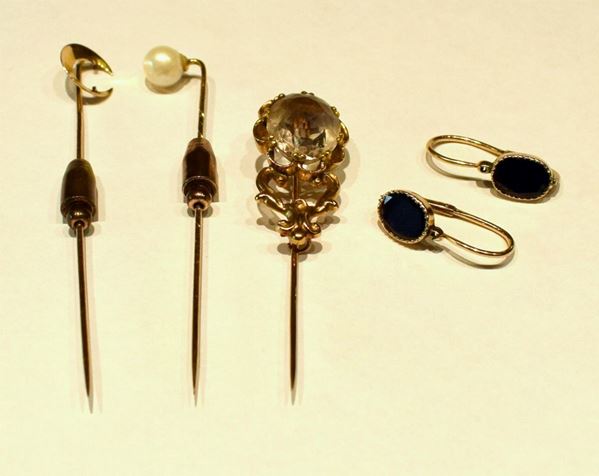 TRE SPILLI,&nbsp; IN ORO GIALLO A BASSO TITOLO&nbsp;&nbsp;&nbsp;&nbsp;&nbsp;&nbsp;&nbsp;&nbsp;&nbsp;&nbsp;&nbsp;&nbsp;&nbsp;&nbsp;&nbsp;&nbsp;&nbsp;&nbsp;&nbsp;&nbsp;&nbsp;  - Asta GIOIELLI, ARGENTI, ARREDI, OGGETTI D'ARTE E DIPINTI - Poggio Bracciolini Casa d'Aste