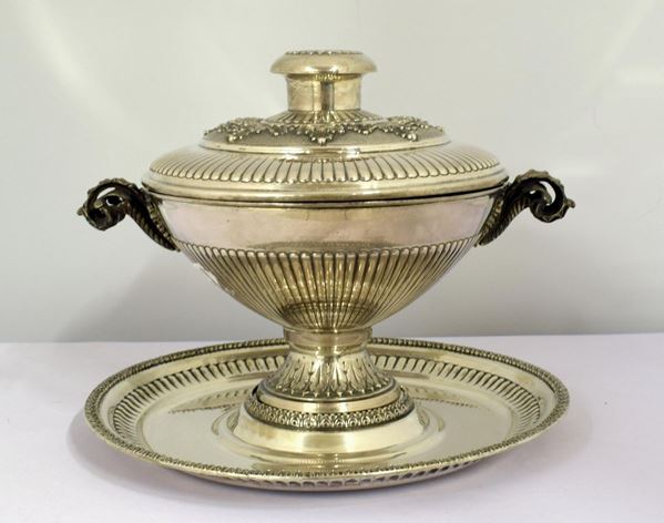 ZUPPIERA CON PRESENTOIRE, SEC. XX&nbsp;&nbsp;&nbsp;&nbsp;&nbsp;&nbsp;&nbsp;&nbsp;&nbsp;&nbsp;&nbsp;&nbsp;&nbsp;&nbsp;&nbsp;&nbsp;&nbsp;&nbsp;&nbsp;&nbsp;&nbsp;&nbsp;&nbsp;&nbsp;&nbsp;&nbsp;&nbsp;&nbsp;&nbsp;&nbsp;&nbsp;&nbsp;&nbsp;&nbsp;&nbsp;&nbsp;&nbsp;&nbsp;&nbsp;&nbsp;&nbsp;