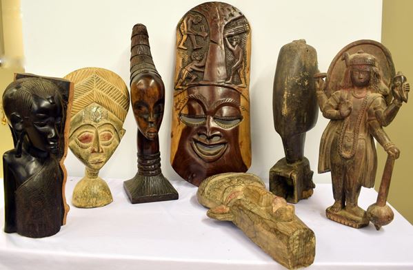 Lotto di sette sculture, sec. XX, in legno,&nbsp;&nbsp;&nbsp;&nbsp;&nbsp;&nbsp;&nbsp;&nbsp;&nbsp;&nbsp;&nbsp;&nbsp;&nbsp;&nbsp;&nbsp;&nbsp;&nbsp;&nbsp;&nbsp;&nbsp;&nbsp;&nbsp;&nbsp;&nbsp;&nbsp;&nbsp;&nbsp;&nbsp;&nbsp;&nbsp;&nbsp;