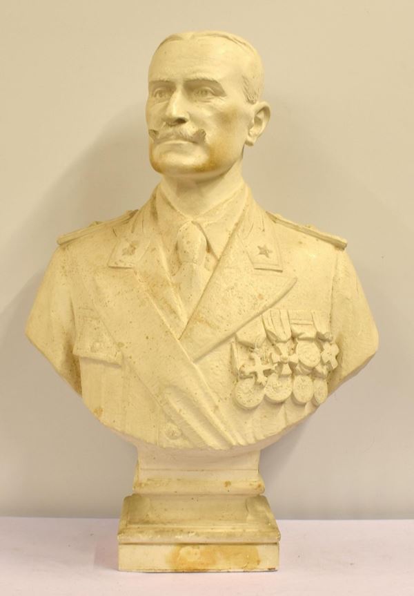 Busto di Ufficiale , inizi sec. XX  - Asta GIOIELLI, ARGENTI, ARREDI, OGGETTI D'ARTE E DIPINTI - Poggio Bracciolini Casa d'Aste