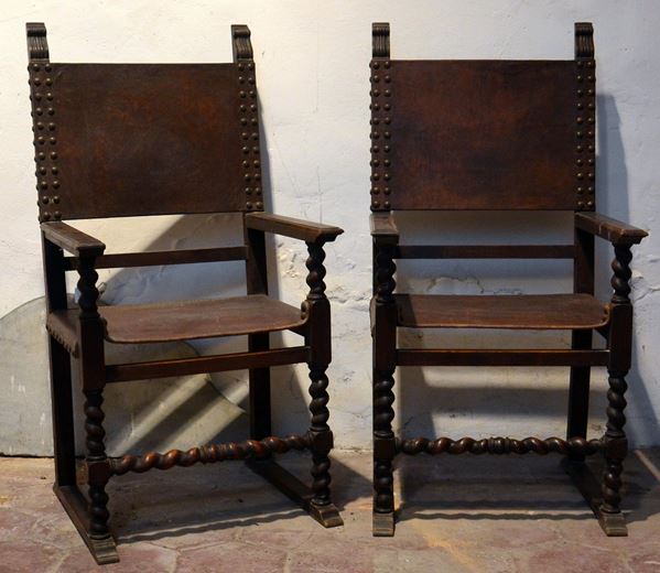 Due seggioloni, in stile 600, in noce,