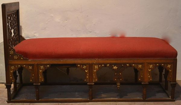 Panchetta araba, inizi sec. XX, in legno intarsiato,