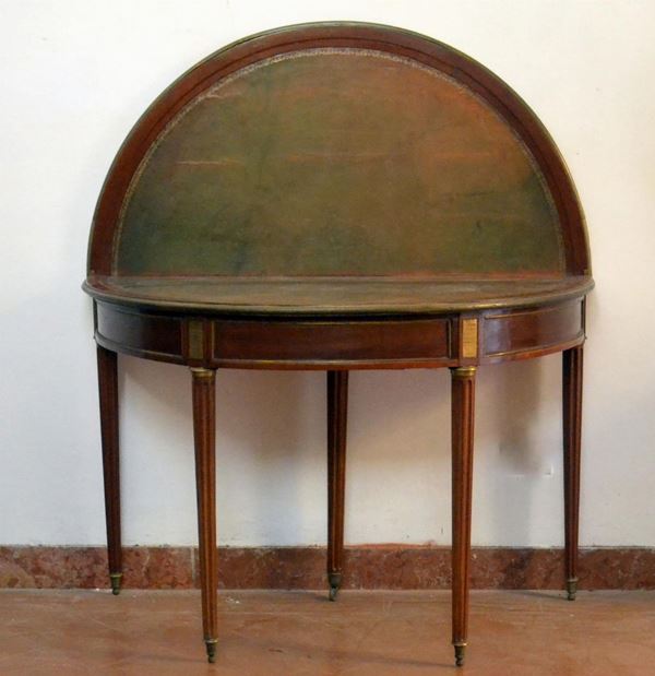 Tavolo da gioco ad uso di consolle, sec. XIX, in mogano,  - Asta GIOIELLI, ARGENTI, ARREDI, OGGETTI D'ARTE E DIPINTI - Poggio Bracciolini Casa d'Aste
