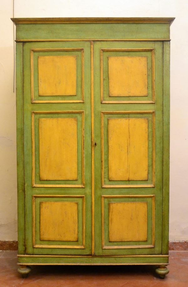 Armadio, sec. XIX, in legno laccato, due sportelli