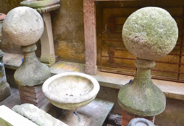 Quattro sfere, sec. XIX, in pietra,  - Asta GIOIELLI, ARGENTI, ARREDI, OGGETTI D'ARTE E DIPINTI - Poggio Bracciolini Casa d'Aste