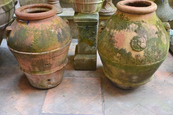 Due orcetti, sec. XIX, in terracotta,