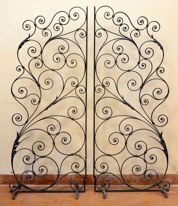 Cancello, sec. XX, in ferro battuto,  - Asta GIOIELLI, ARGENTI, ARREDI, OGGETTI D'ARTE E DIPINTI - Poggio Bracciolini Casa d'Aste