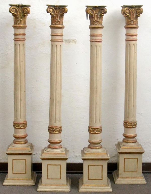 Quattro colonne, sec. XIX, in legno laccato