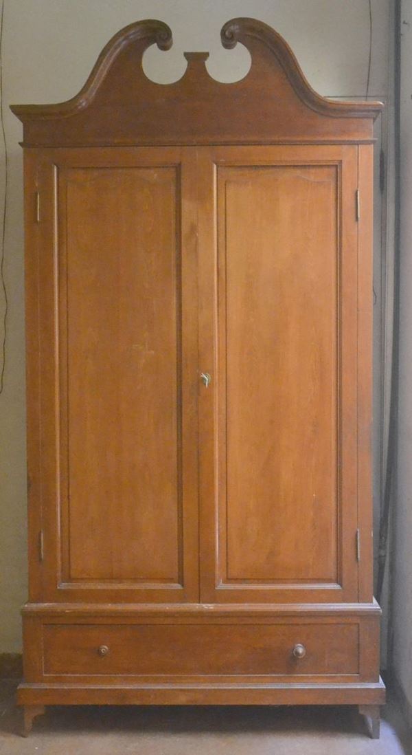 Armadio, inizi sec. XX, in ciliegio, due sportelli,  - Asta GIOIELLI, ARGENTI, ARREDI, OGGETTI D'ARTE E DIPINTI - Poggio Bracciolini Casa d'Aste