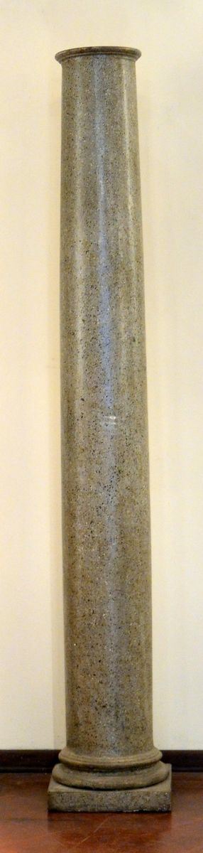 Colonna, sec. XX, in legno laccato a  - Asta GIOIELLI, ARGENTI, ARREDI, OGGETTI D'ARTE E DIPINTI - Poggio Bracciolini Casa d'Aste