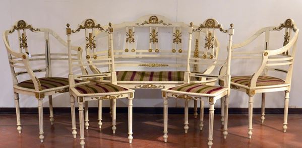 Salotto, in stile Impero, composto da: divano,