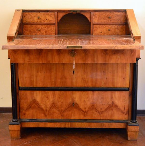 Ribalta, Biedermeier, sec. XIX, in ciliegio, tre  - Asta GIOIELLI, ARGENTI, ARREDI, OGGETTI D'ARTE E DIPINTI - Poggio Bracciolini Casa d'Aste