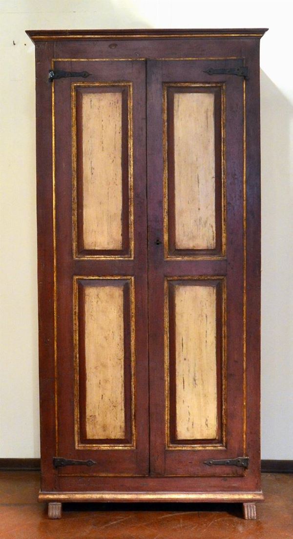 Piccolo armadio, sec. XIX, in legno laccato,  - Asta GIOIELLI, ARGENTI, ARREDI, OGGETTI D'ARTE E DIPINTI - Poggio Bracciolini Casa d'Aste