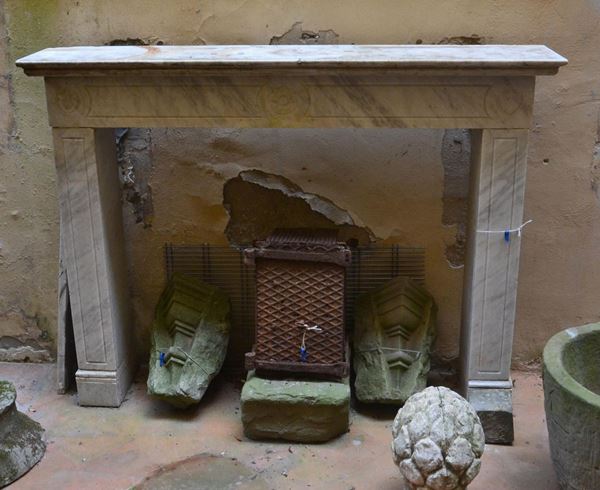 Camino, Liberty, in marmo,  - Asta GIOIELLI, ARGENTI, ARREDI, OGGETTI D'ARTE E DIPINTI - Poggio Bracciolini Casa d'Aste