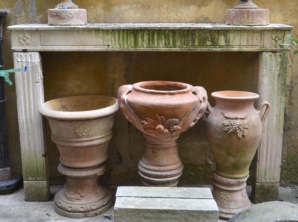 Cinque vasi, sec. XX, in terracotta,  - Asta GIOIELLI, ARGENTI, ARREDI, OGGETTI D'ARTE E DIPINTI - Poggio Bracciolini Casa d'Aste