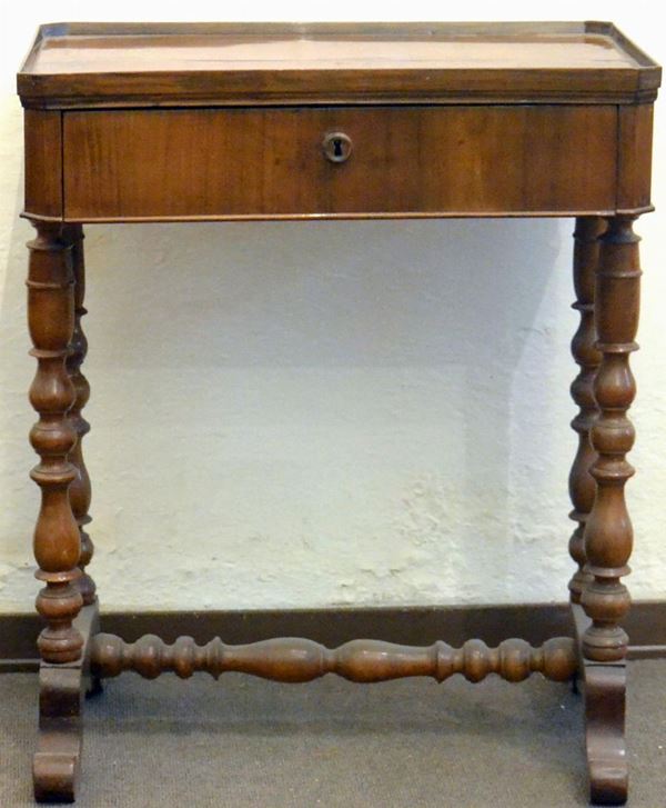 Tavolino da lavoro, Toscana, sec. XIX, in noce,  - Asta GIOIELLI, ARGENTI, ARREDI, OGGETTI D'ARTE E DIPINTI - Poggio Bracciolini Casa d'Aste