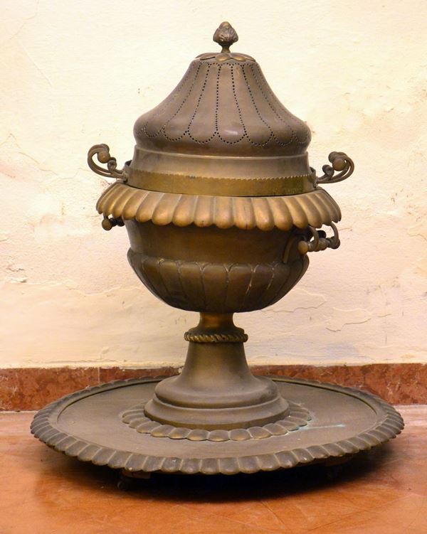 Braciere, inizi sec. XX, in ottone,  - Asta GIOIELLI, ARGENTI, ARREDI, OGGETTI D'ARTE E DIPINTI - Poggio Bracciolini Casa d'Aste