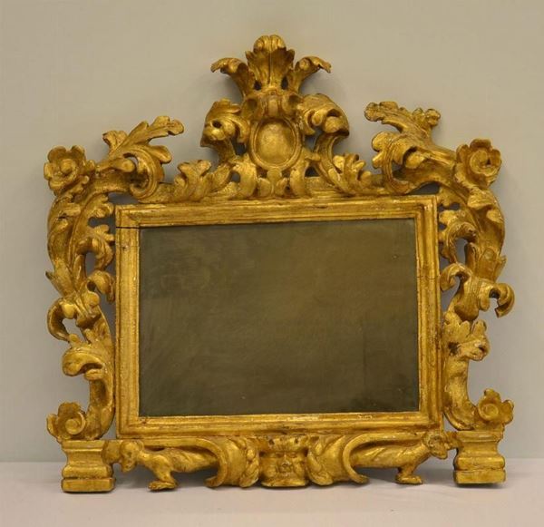 Specchiera, in stile 700, in legno intagliato e