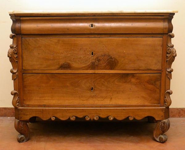 Cassettone, sec. XIX, in noce, tre cassetti con intarsi,