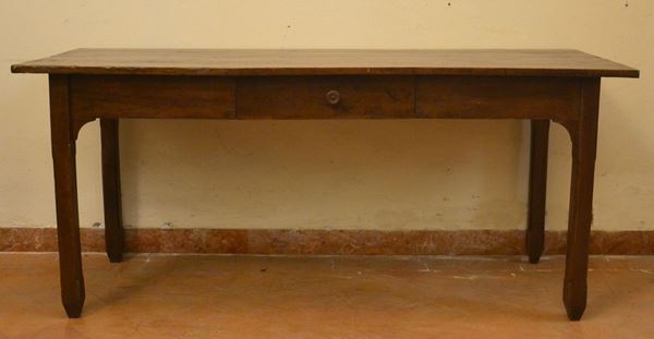 Tavolo, sec. XIX, in noce, un cassetto,