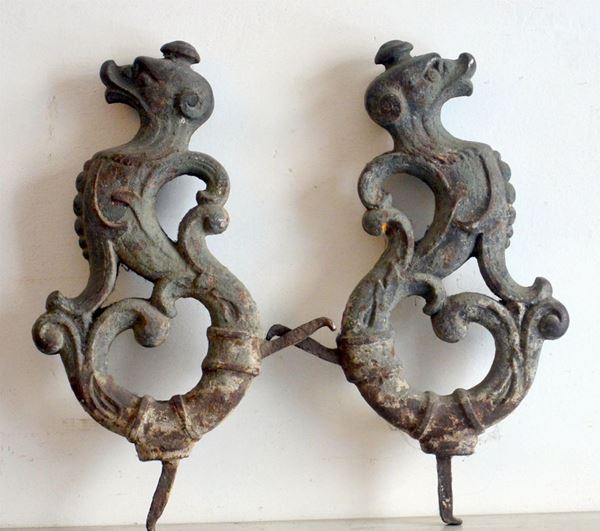 Due fregi, sec. XIX, in ghisa  - Asta GIOIELLI, ARGENTI, ARREDI, OGGETTI D'ARTE E DIPINTI - Poggio Bracciolini Casa d'Aste