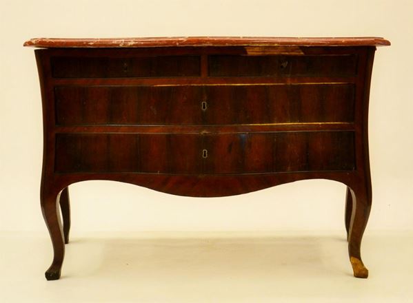 Cassettone a balestra, sec. XVIII, in mogano,&nbsp;&nbsp;&nbsp;&nbsp;&nbsp;&nbsp;&nbsp;&nbsp;&nbsp;&nbsp;&nbsp;&nbsp;&nbsp;&nbsp;&nbsp;&nbsp;&nbsp;&nbsp;&nbsp;&nbsp;&nbsp;&nbsp;&nbsp;&nbsp;&nbsp;&nbsp;&nbsp;&nbsp;&nbsp;