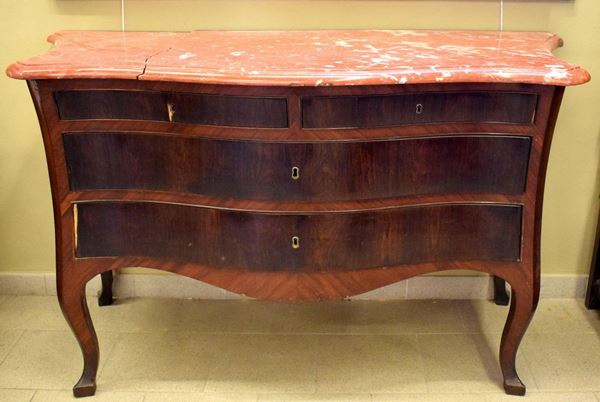 Cassettone a balestra, sec. XVIII, in mogano,&nbsp;&nbsp;&nbsp;&nbsp;&nbsp;&nbsp;&nbsp;&nbsp;&nbsp;&nbsp;&nbsp;&nbsp;&nbsp;&nbsp;&nbsp;&nbsp;&nbsp;&nbsp;&nbsp;&nbsp;&nbsp;&nbsp;&nbsp;&nbsp;&nbsp;&nbsp;&nbsp;&nbsp;&nbsp;