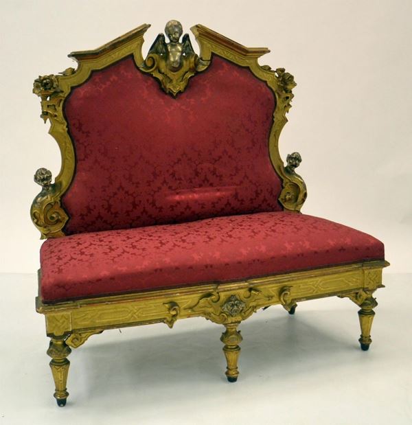 Divano, Firenze, sec. XIX, in legno laccato&nbsp;&nbsp;&nbsp;&nbsp;&nbsp;&nbsp;&nbsp;&nbsp;&nbsp;&nbsp;&nbsp;&nbsp;&nbsp;&nbsp;&nbsp;&nbsp;&nbsp;&nbsp;&nbsp;&nbsp;&nbsp;&nbsp;&nbsp;&nbsp;&nbsp;&nbsp;&nbsp;&nbsp;&nbsp;&nbsp;&nbsp;