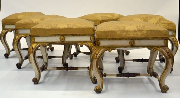 Sei sgabelli, Firenze, sec. XIX, in legno laccato&nbsp;&nbsp;&nbsp;&nbsp;&nbsp;&nbsp;&nbsp;&nbsp;&nbsp;&nbsp;&nbsp;&nbsp;&nbsp;&nbsp;&nbsp;&nbsp;&nbsp;&nbsp;&nbsp;&nbsp;&nbsp;&nbsp;&nbsp;&nbsp;&nbsp;