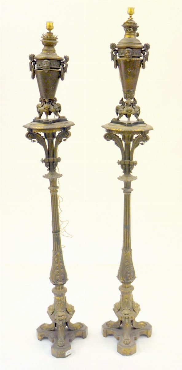 Due colonne, sec. XIX, in bronzo lavorato,