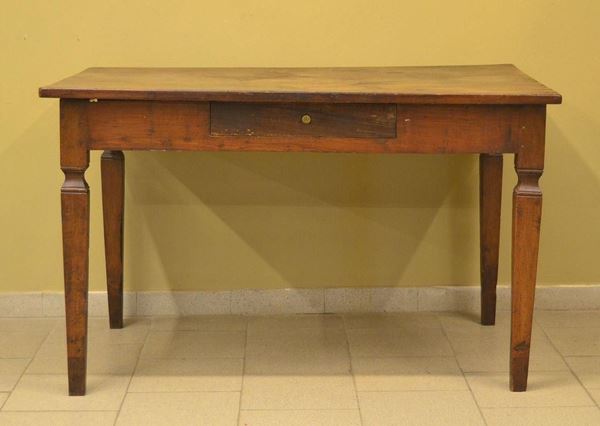 Tavolo, sec. XX, in noce e pioppo,&nbsp;&nbsp;&nbsp;&nbsp;&nbsp;&nbsp;&nbsp;&nbsp;&nbsp;&nbsp;&nbsp;&nbsp;&nbsp;&nbsp;&nbsp;&nbsp;&nbsp;&nbsp;&nbsp;&nbsp;&nbsp;&nbsp;&nbsp;&nbsp;&nbsp;&nbsp;&nbsp;&nbsp;&nbsp;&nbsp;&nbsp;&nbsp;&nbsp;&nbsp;&nbsp;&nbsp;&nbsp;&nbsp;&nbsp;&nbsp;