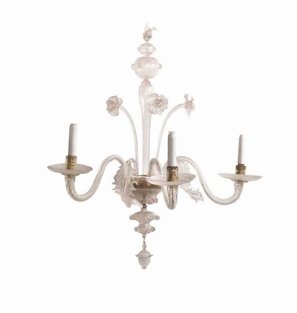 Quattro applique, sec. XIX, in vetro lavorato, a tre luci, decorazione a foglie e fiori, alt. cm 81, difetti (4)