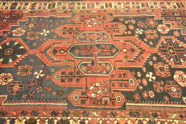 Tappeto persiano Baktiari, di vecchia manifattura,  - Asta GIOIELLI, ARGENTI, ARREDI, OGGETTI D'ARTE E DIPINTI - Poggio Bracciolini Casa d'Aste
