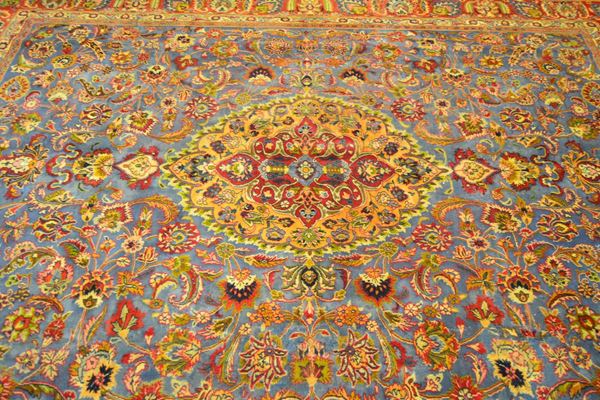 Tappeto persiano Korassan Mashad, di vecchia manifattura,  - Asta GIOIELLI, ARGENTI, ARREDI, OGGETTI D'ARTE E DIPINTI - Poggio Bracciolini Casa d'Aste
