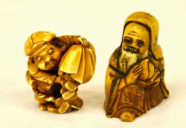 Due netsuke, sec. XIX, in avorio, raffiguranti&nbsp;&nbsp;&nbsp;&nbsp;&nbsp;&nbsp;&nbsp;&nbsp;&nbsp;&nbsp;&nbsp;&nbsp;&nbsp;&nbsp;&nbsp;&nbsp;&nbsp;&nbsp;&nbsp;&nbsp;&nbsp;&nbsp;&nbsp;&nbsp;&nbsp;&nbsp;&nbsp;&nbsp;