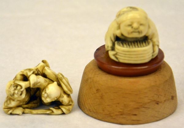 Due netsuke, sec. XIX, in avorio