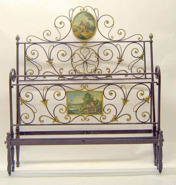 Letto matrimoniale, sec. XIX, in ferro battuto,