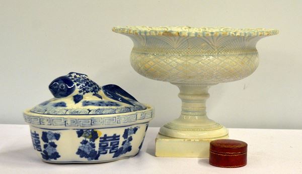 Coppa, sec. XX, in ceramica decorata nei toni