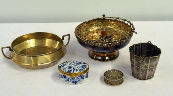 Portapillole, in porcellana Limoges,