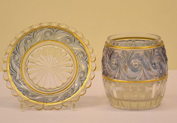Vasetto con piattino, sec. XX, in cristallo Baccarat nei toni