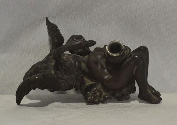 Calamaio da tavolo, sec. XIX, in bronzo modellato in forma di