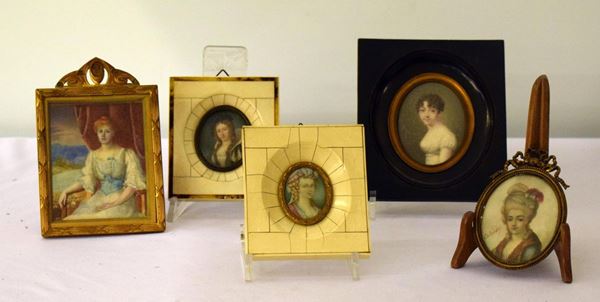 Lotto di cinque miniature, inizi sec. XX,&nbsp;&nbsp;&nbsp;&nbsp;&nbsp;&nbsp;&nbsp;&nbsp;&nbsp;&nbsp;&nbsp;&nbsp;&nbsp;&nbsp;&nbsp;&nbsp;&nbsp;&nbsp;&nbsp;&nbsp;&nbsp;&nbsp;&nbsp;&nbsp;&nbsp;&nbsp;&nbsp;&nbsp;&nbsp;&nbsp;&nbsp;&nbsp;&nbsp;