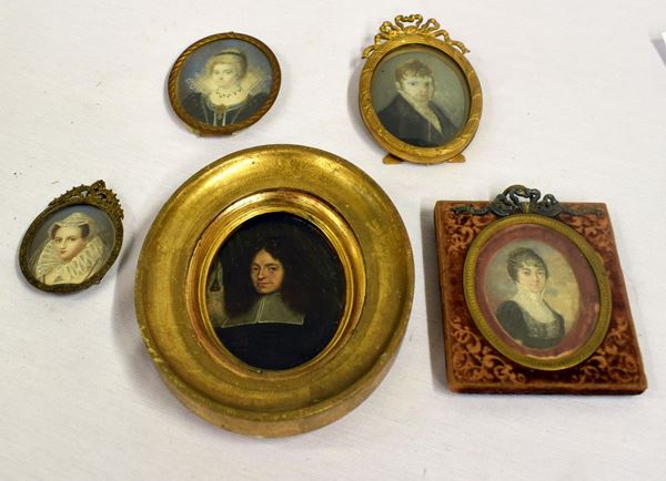 Lotto di cinque miniature, inizi sec. XX,&nbsp;&nbsp;&nbsp;&nbsp;&nbsp;&nbsp;&nbsp;&nbsp;&nbsp;&nbsp;&nbsp;&nbsp;&nbsp;&nbsp;&nbsp;&nbsp;&nbsp;&nbsp;&nbsp;&nbsp;&nbsp;&nbsp;&nbsp;&nbsp;&nbsp;&nbsp;&nbsp;&nbsp;&nbsp;&nbsp;&nbsp;&nbsp;&nbsp;