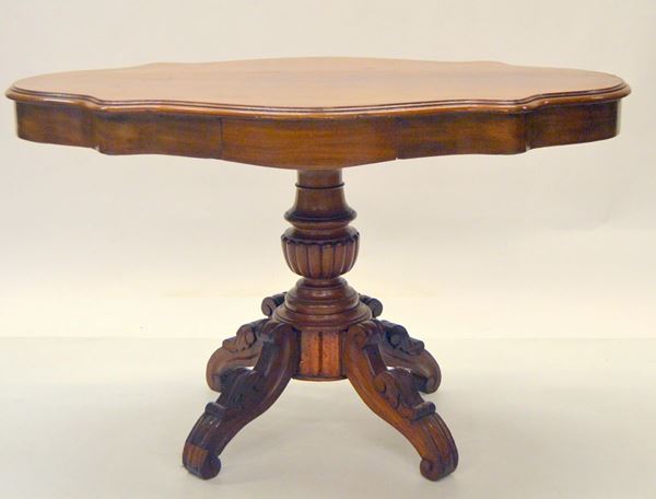 Tavolino, sec. XIX, in noce,  - Asta GIOIELLI, ARGENTI, ARREDI, OGGETTI D'ARTE E DIPINTI - Poggio Bracciolini Casa d'Aste