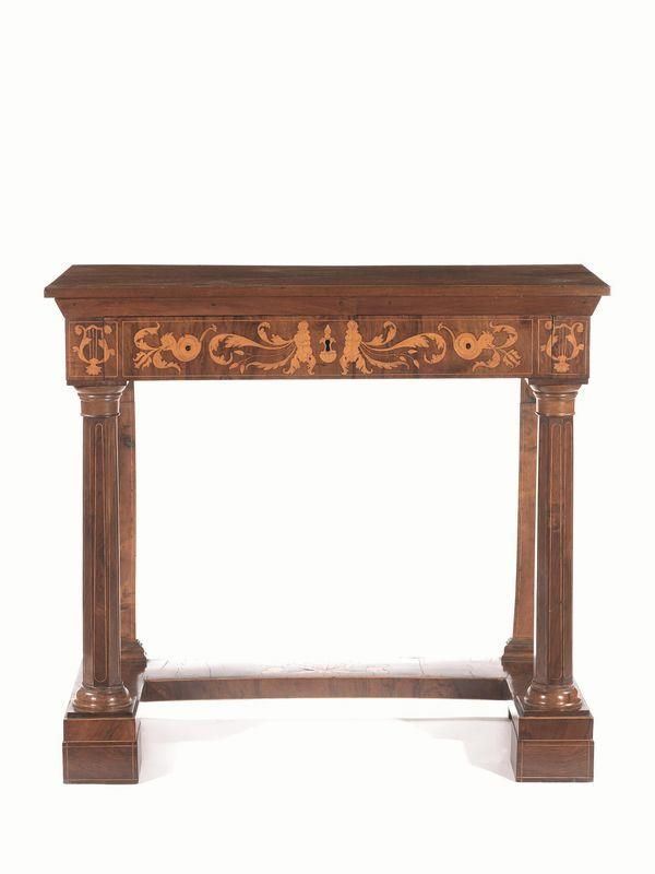 Console, prima met&agrave; sec. XIX, in mogano intarsiato in acero, piano&nbsp;&nbsp;&nbsp;&nbsp;&nbsp;&nbsp;&nbsp;&nbsp;